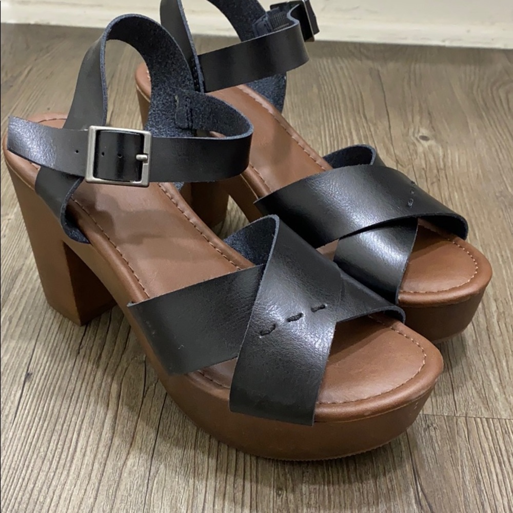 Universal Threads Heels